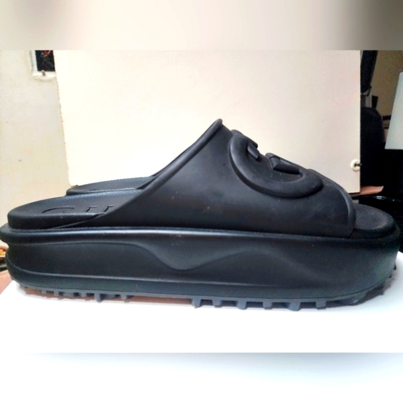 SOLD Men's Gucci Slides Authentic GG embossed rubber flatform slides - Picture 5 of 17